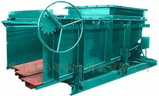 導(dǎo)料槽設(shè)有多個活動式底板，底板在回程過程中可以承受物料所帶來的摩擦力